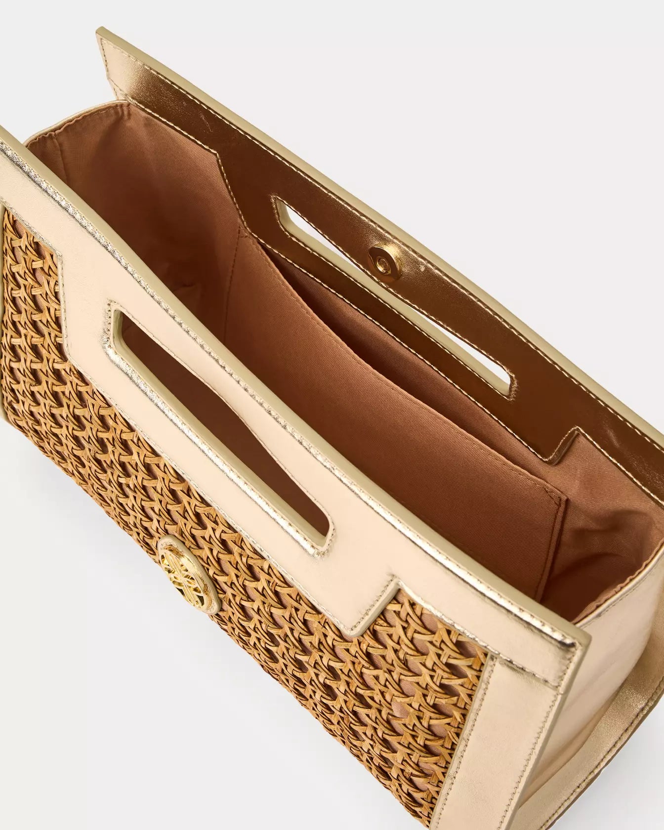 Geflochtene Handclutch mit Metallverkleidung und Magnetverschluss