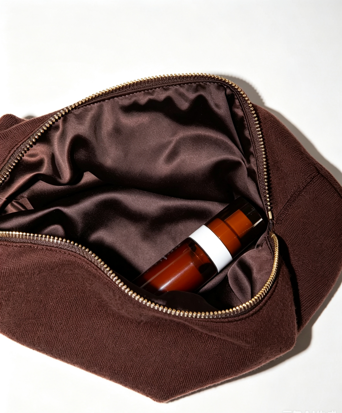 Einfache Kosmetiktasche mit Metallreißverschluss